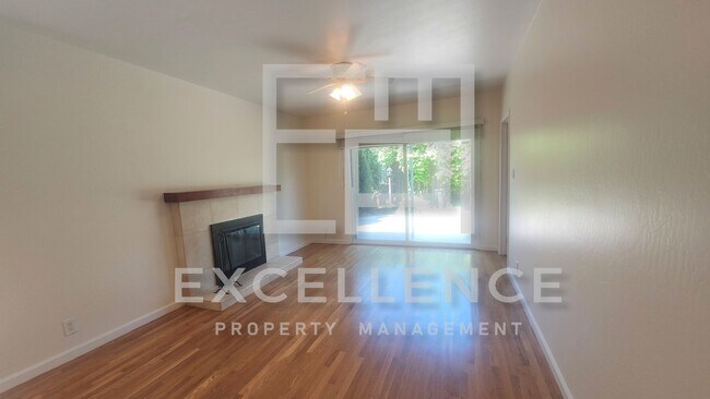 Foto del edificio - Spacious 4/2 with Workshop Area, Formal Di...