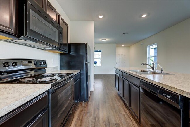 Building Photo - 210 Seneca Loop