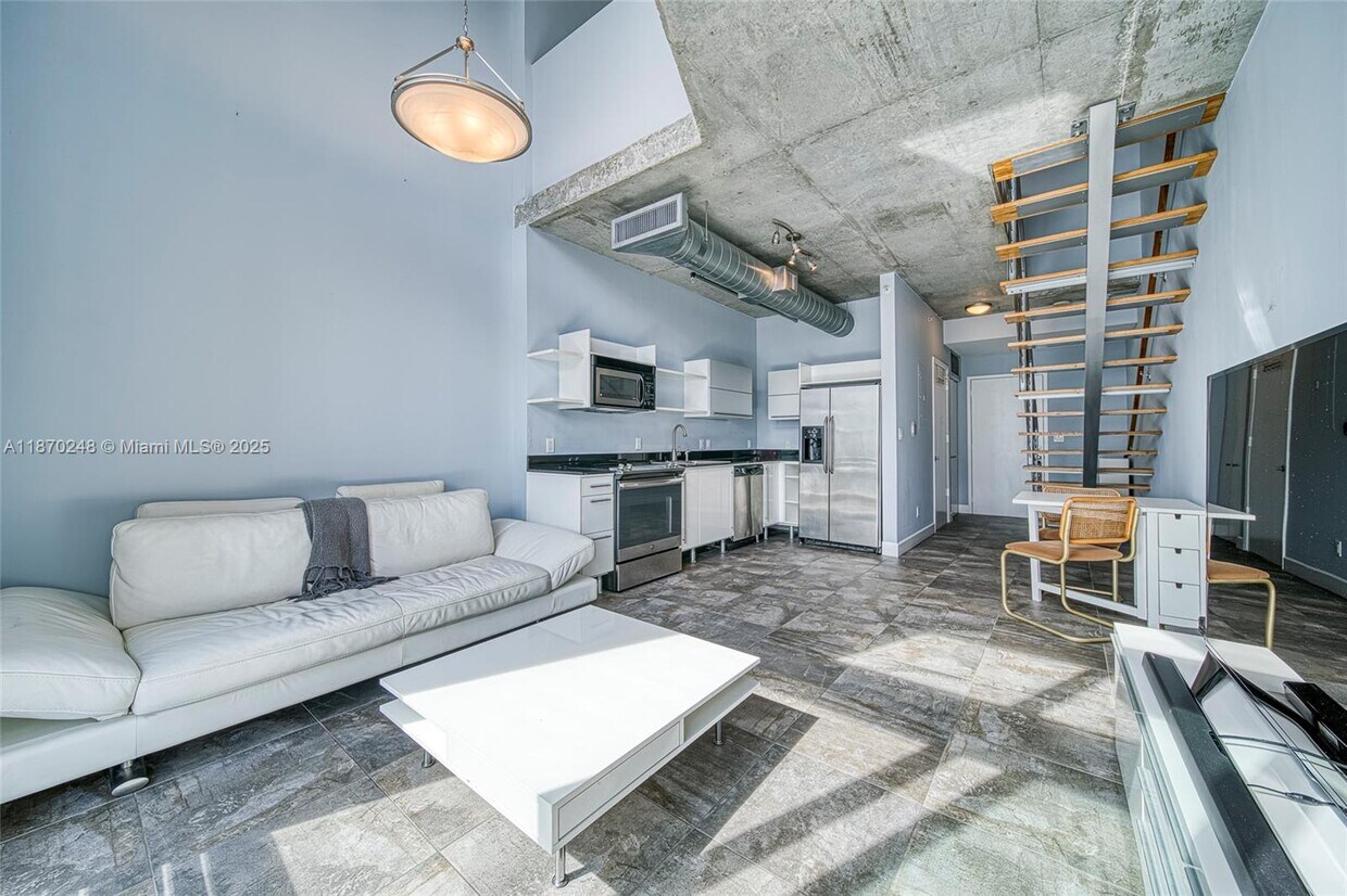 Foto principal - 690 SW 1st Ct