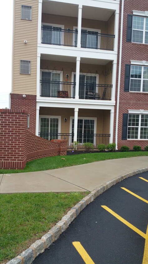 Primary Photo - 614 Doral Ct