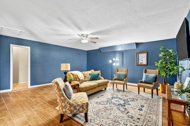 Foto del edificio - 1129 Bumble Bee Dr