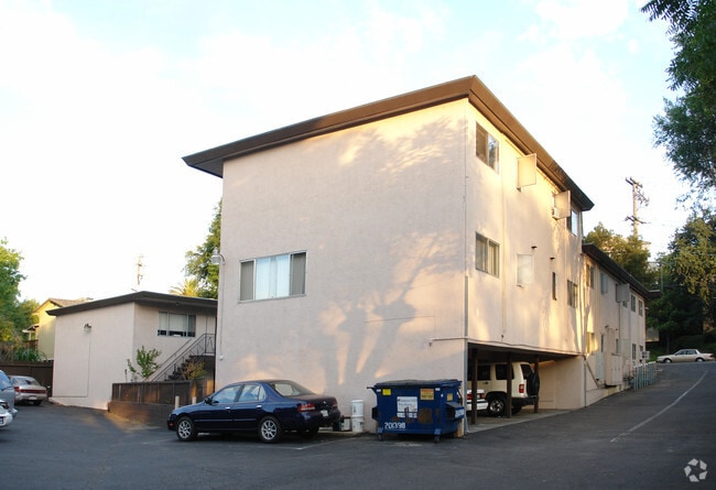 Building Photo - 1366 Oakland Blvd