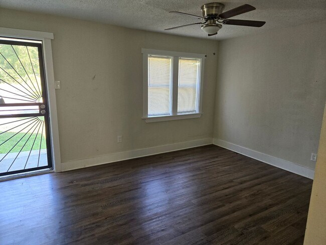 Building Photo - Newly Renovated Duplex | Available for Imm...