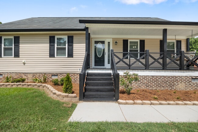 Building Photo - 111 Forest View Dr