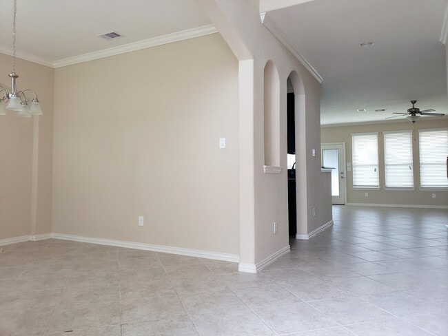 Building Photo - 8818 Cornina Dr