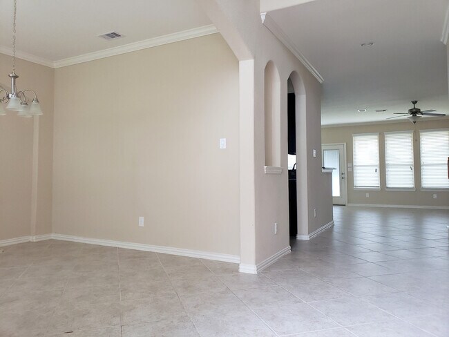 Foto del edificio - 8818 Cornina Dr