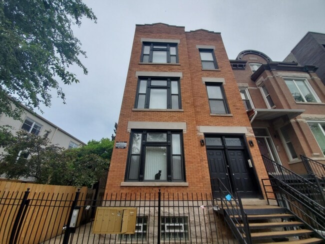 Building Photo - 1427 N Wood St