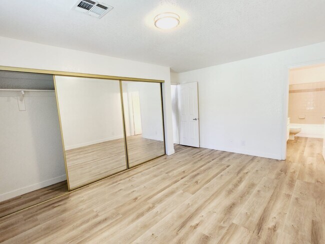 Building Photo - 2617 S Durango Dr