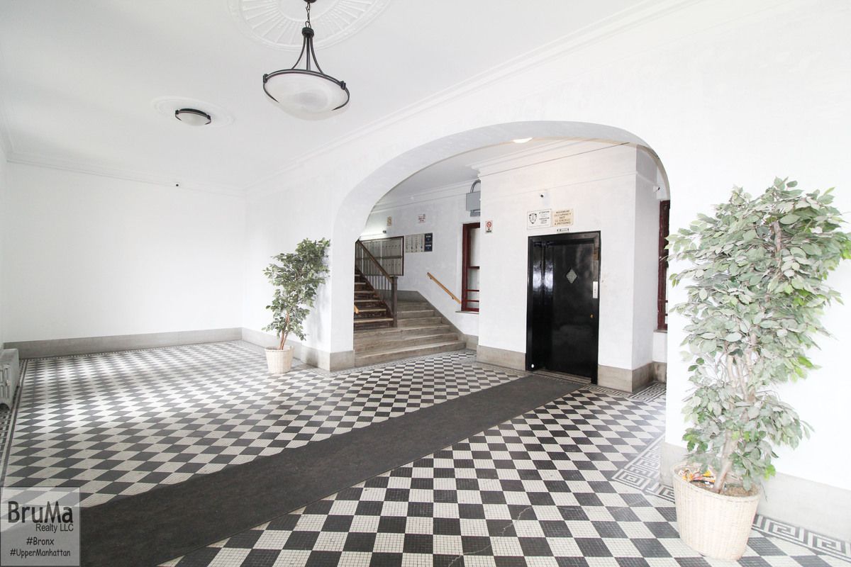 Foto principal - 147 W 230th St