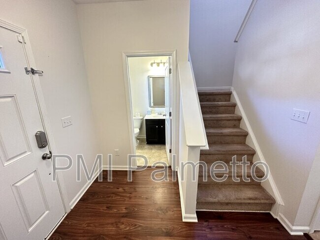 Foto del edificio - 233 Hawkins Creek Rd