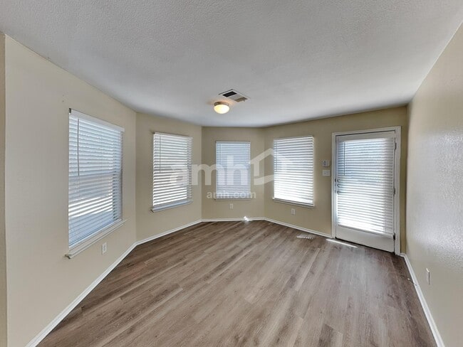 Building Photo - 2844 Deerfern Ln