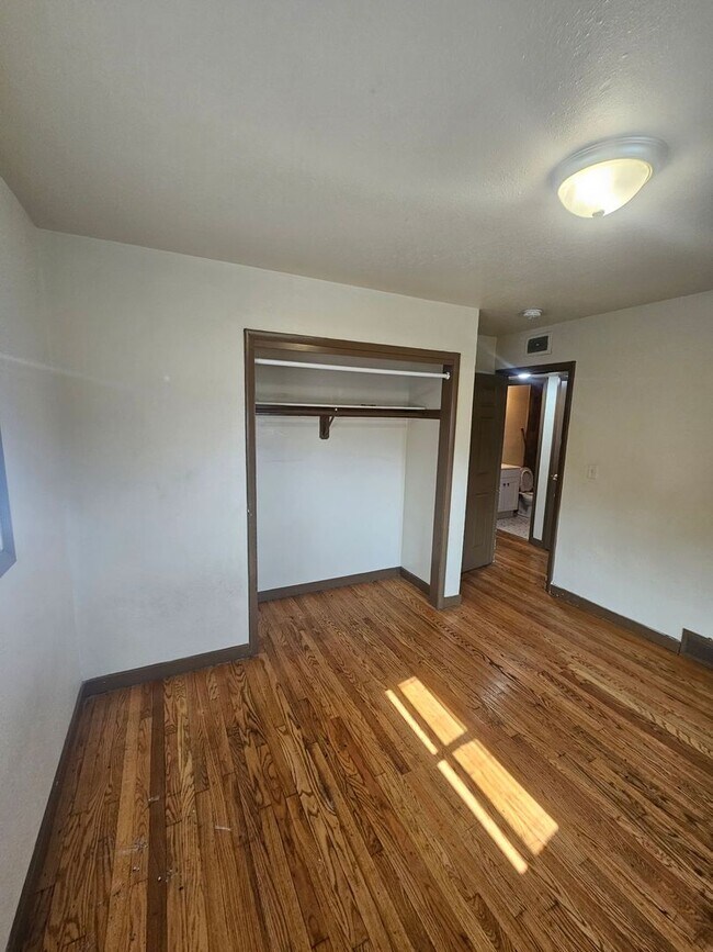 Building Photo - 7825 W Hampton Ave