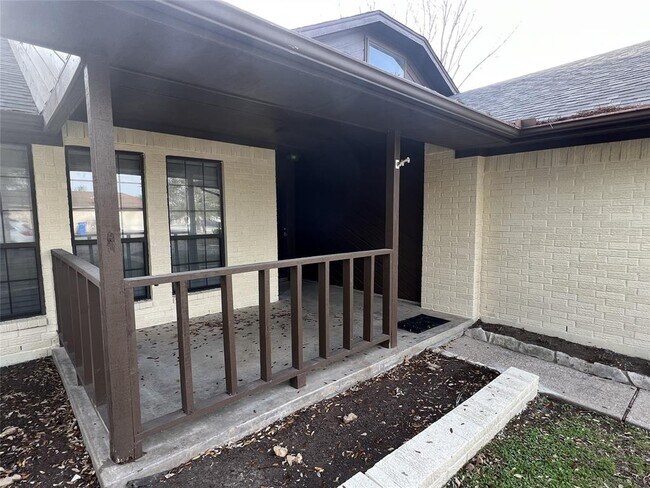 Building Photo - 2711 Kelly Dr