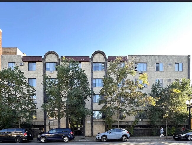 Foto del edificio - 1515 W Morse Ave