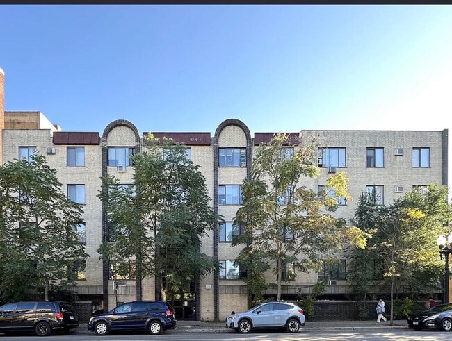 Building Photo - 1515 W Morse Ave