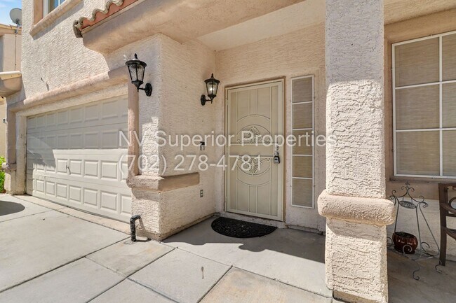 Foto del edificio - NW!! 4 Bedrooms!!! All Tile and Pergo flooring T/O!! NO Carpet!!! Low Maintenance Desert landscap...