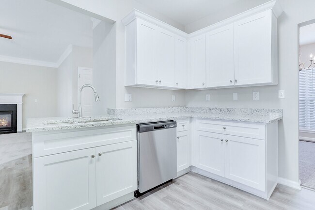 Building Photo - 7144 Stonebrook Cir