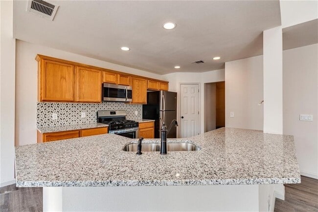 Building Photo - 150 Bailey Loop