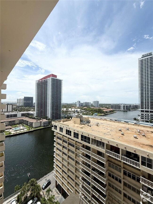 Building Photo - 1833 S Ocean Dr