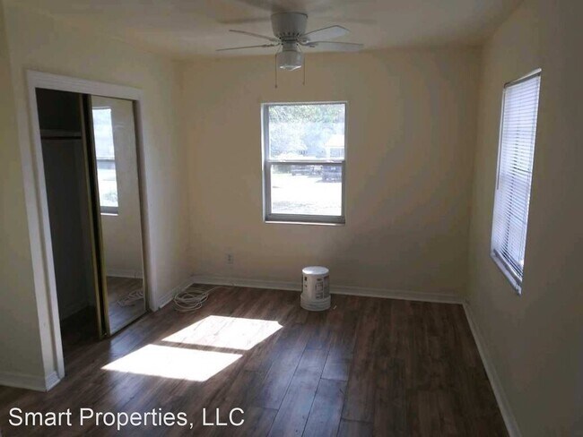 Building Photo - 3 br, 2 bath House - 136 Carolyn Dr