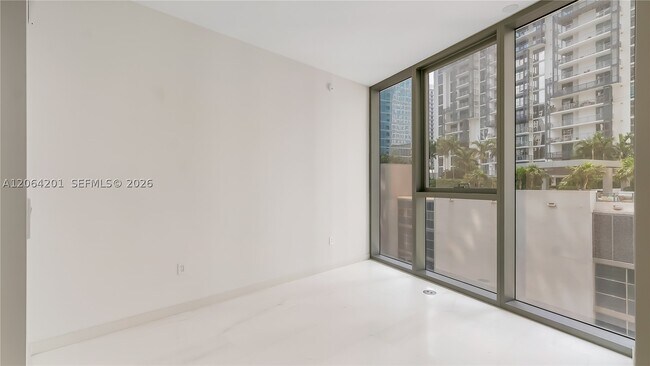 Foto del edificio - 300 Biscayne Blvd