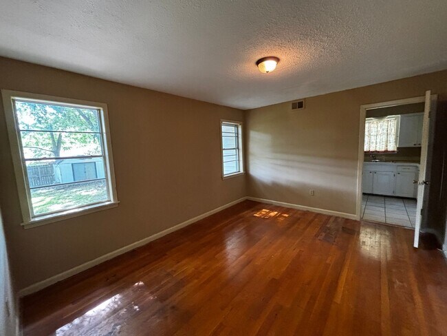 Foto del edificio - 214 Pecan Park Dr