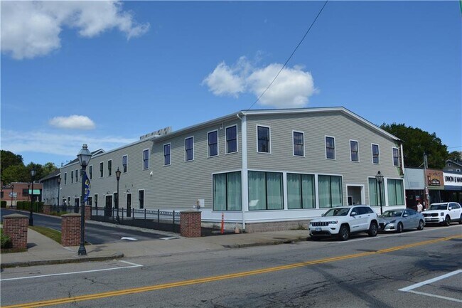 Building Photo - 461 Main St