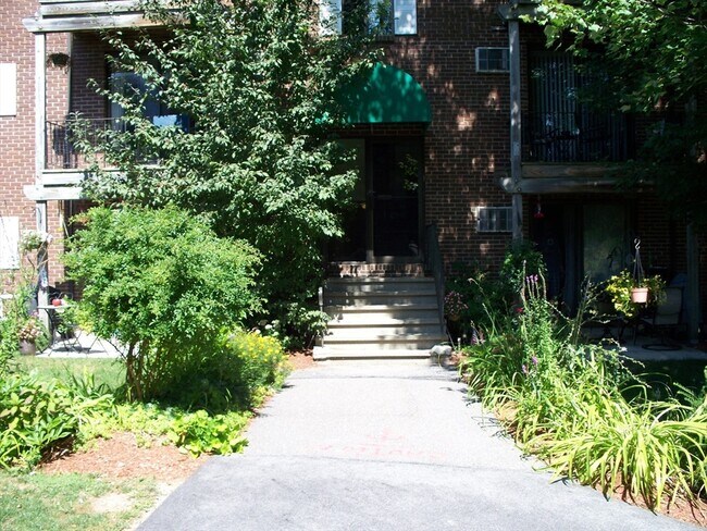 Building Photo - 284 Codman Hill Rd