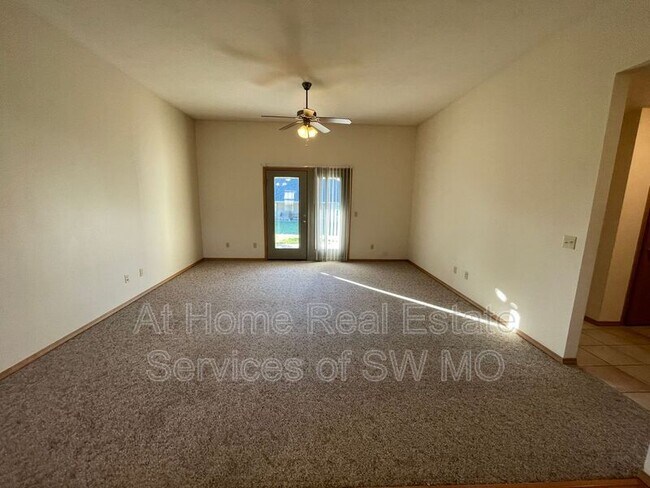 Foto del edificio - 1123 N Northwood Ave