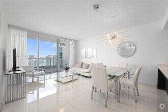 Building Photo - 200 Biscayne Blvd Way