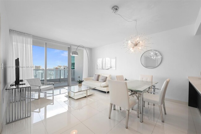 Building Photo - 200 Biscayne Blvd Way