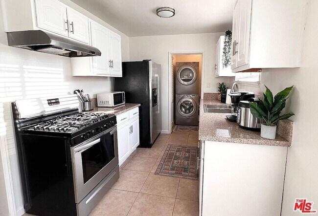 Foto del edificio - 17228 Vanowen St