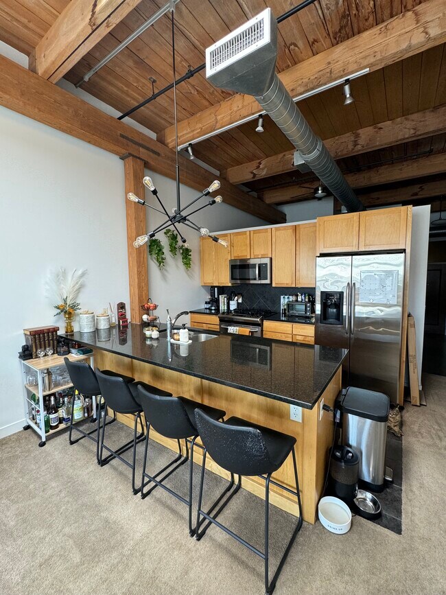 Foto del edificio - 408 W 8th St