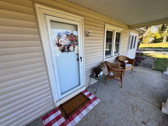 Foto del edificio - 3 Bed/2 Bath Single Fmaily Home