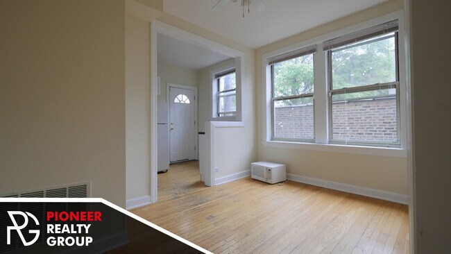 Building Photo - 545 W Aldine Ave