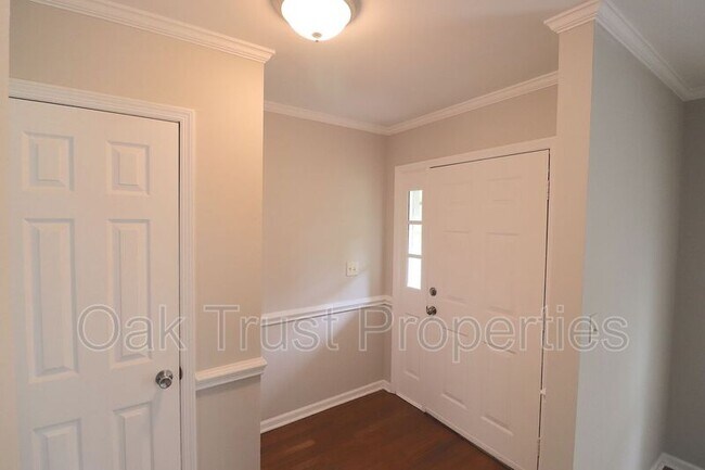 Building Photo - 111 Fox Chase Dr