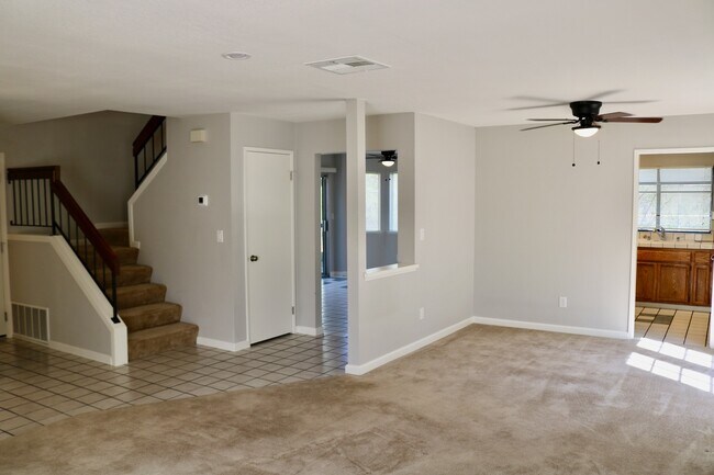 Building Photo - Charming 4 Bed Home on Court