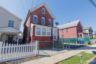 Building Photo - 28 Union St