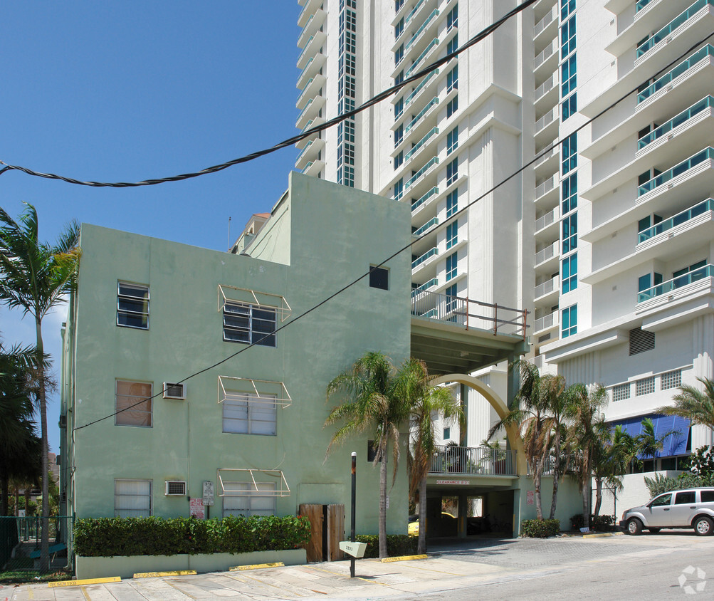 Building Photo - East Wind Apartments