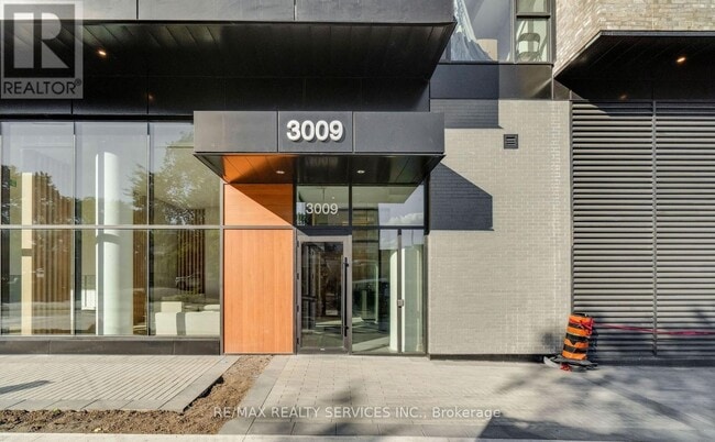 Building Photo - 3009-3009 Novar Rd