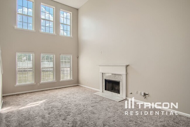 Building Photo - 9582 Lakeview Cir