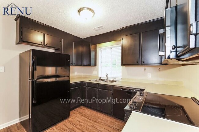 Foto del edificio - Now Available!