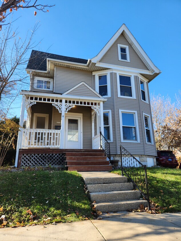 Foto principal - 2169 S 81st St