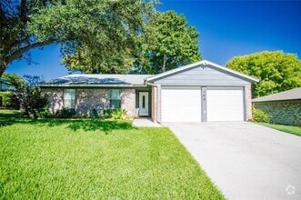 Building Photo - 740 Admiralty Way