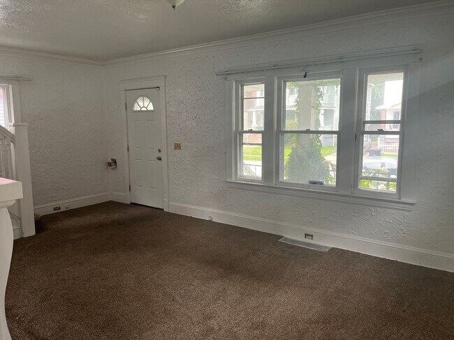 Building Photo - Cleveland East Side Single