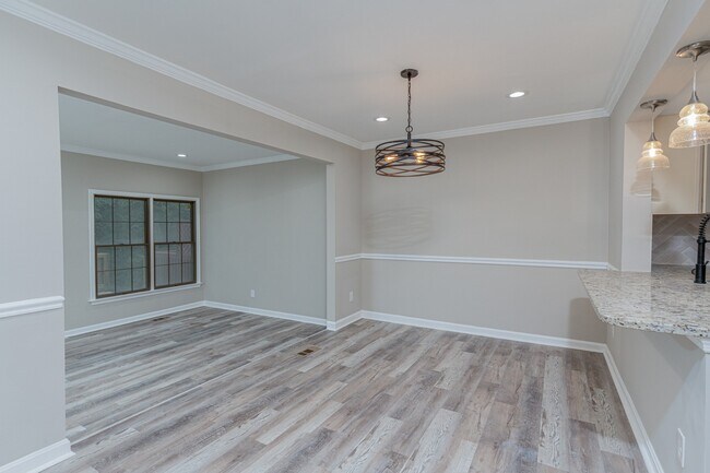 Building Photo - 36 Tudor Ct