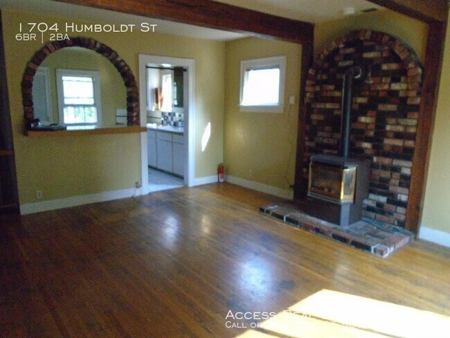 Building Photo - 1704 Humboldt Street