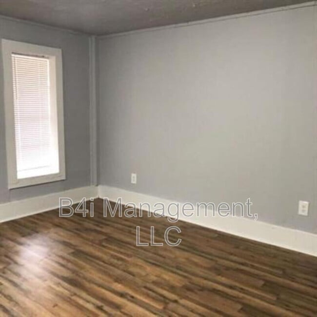 Foto del edificio - 70 W Smith Rd