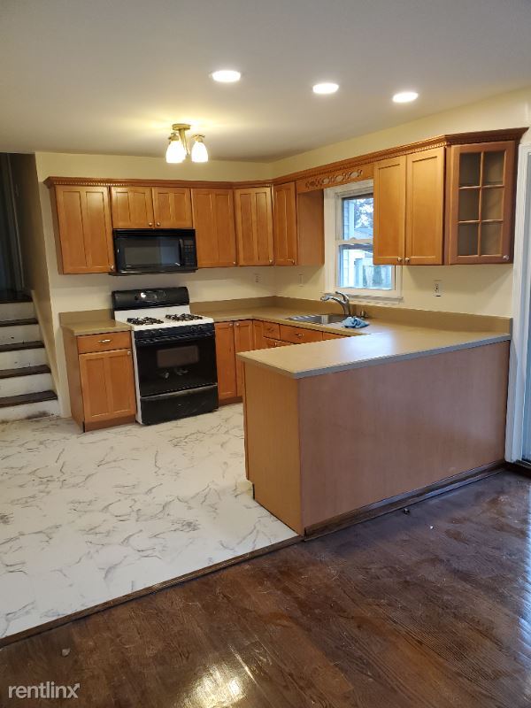 Building Photo - 4 br, 1.5 bath House - 26 Oak Ln,