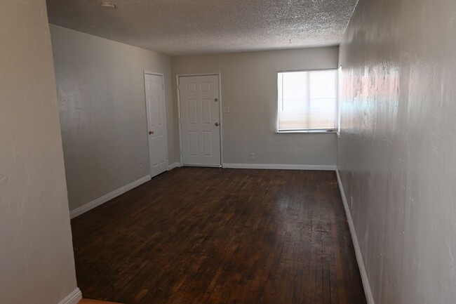 Foto del edificio - 304N 14th St - Charming 1950s 1 bedroom Ap...